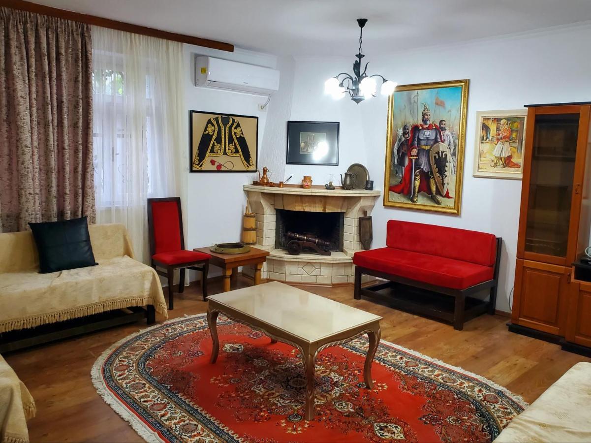 Unique Traditional House, Hosted By J&G Tirana Bagian luar foto