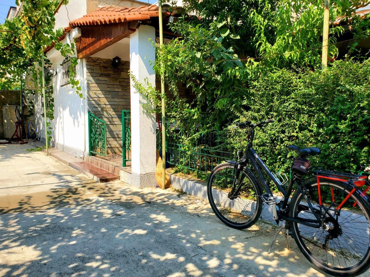 Unique Traditional House, Hosted By J&G Tirana Bagian luar foto