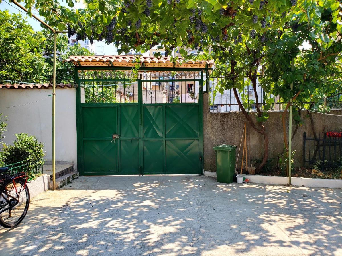 Unique Traditional House, Hosted By J&G Tirana Bagian luar foto